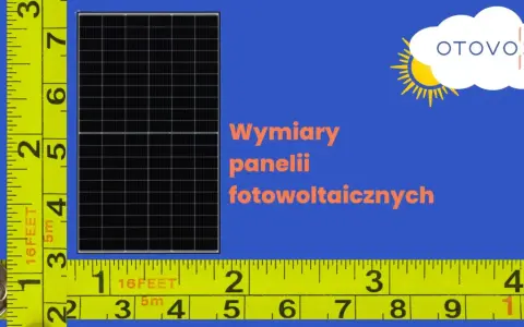 Miarka mierzy wymiary panelu fotowoltaicznego. Na taśmie widać podziałkę w stopach i centymetrach.