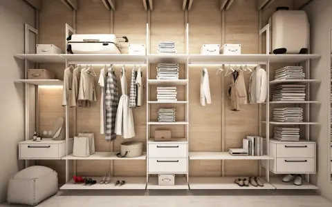 Minimalistyczna garderoba w stylu basic. Ubrania wiszą na wieszakach, stosy ręczników i pościeli na półkach. Wygodny puf i eleganckie buty dopełniają całość.