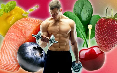 Un athlète musclé soulève des haltères, entouré d'aliments sains comme le saumon, les baies et les épinards, parfaits pour un régime anti inflammatoire avant sport.