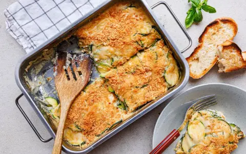 Herzhafte Zucchini-Auflauf-Rezepte schnell aus dem Backofen. Mit knuspriger Kruste und cremigem Käse.