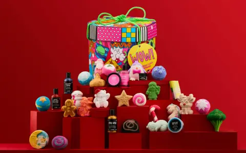 Julklapp med medlemmar av sugarplum fairy och andra juliga badbomber och tvålar.