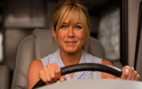 Jennifer Aniston bakom ratten, en scen från en av hennes filmer.