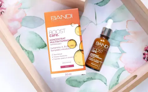 Bandi Boost Care koncentrat multiwitaminowy rewitalizujący z kompleksem młodości. Skóra odzyskuje blask i energię.