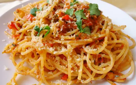 Spaghetti z cukinii i marchewki: Jak zrobić idealne i bez wodnistości?