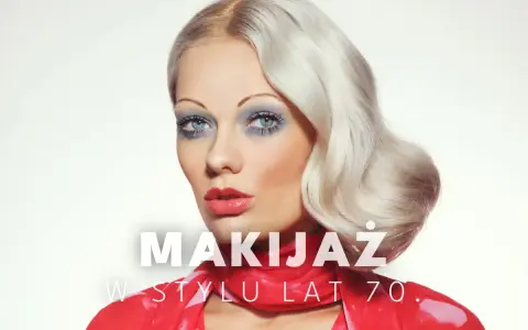 Kobieta z blond falowanymi włosami i wyrazistym makijażem w stylu lat 70. Niebieskie cienie, mocno podkreślone rzęsy i czerwone usta.