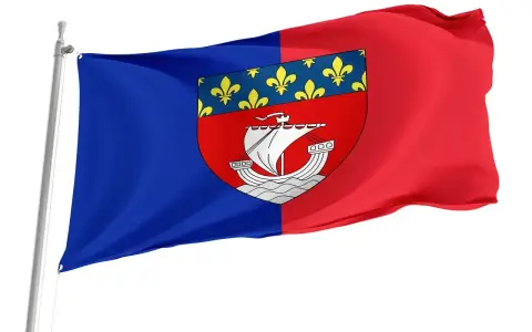 Flaga Paryża powiewa na maszcie. Dzieli się na dwie części: niebieską i czerwoną, a na środku widnieje herb z łodzią i liliami.