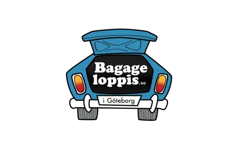 Blå bil med öppen baklucka där det står "Bagage loppis.se i Göteborg". En rolig logotyp för en loppis i Slottsskogen.