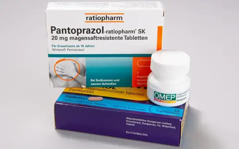 Pantoprazol-ratiopharm und Omeprazol-Hexal. Trotz dieser Medikamente wird die Gastritis nicht besser.