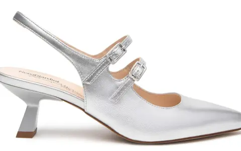 Eleganti scarpe sposa Nero Giardini argento, con cinturino e doppio cinturino con fibbia. Tacco geometrico.