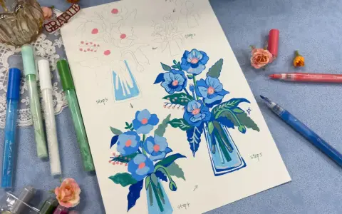 Ilustracja przedstawia etapy rysowania bukietu niebieskich kwiatów w wazonie, z użyciem pisaków.