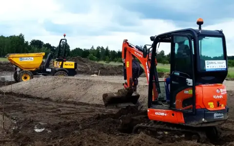 Ile kosztuje minikoparka? Ceny, wynajem, leasing i ukryte koszty.