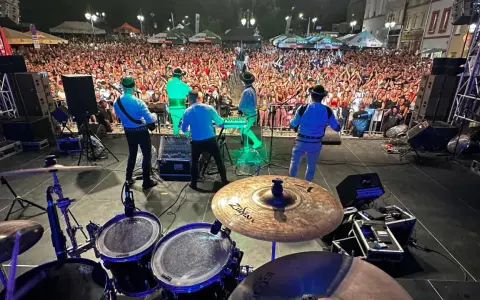 Koncert zespołu Baciary na żywo, tłumy szaleją! Skąd są Baciary? Z Podhala, a ich muzyka porywa wszystkich!