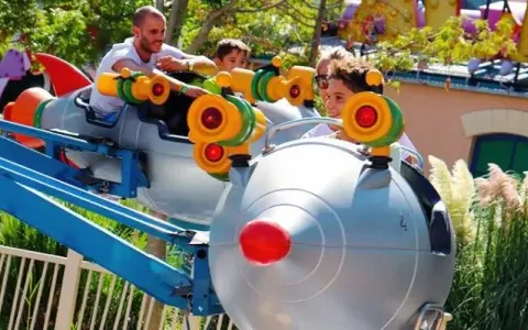 Parque Warner Madrid: Atracciones imprescindibles y guía completa