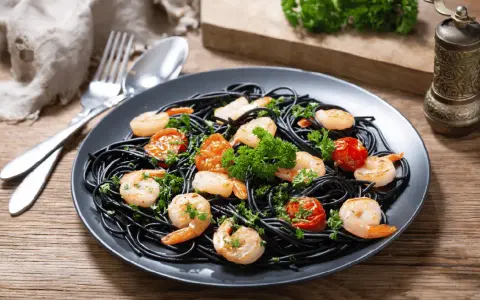 Spaghetti z czarnym makaronem - sekrety smaku i najlepsze przepisy
