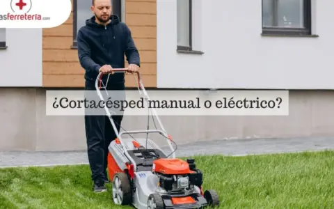 Hombre empujando un cortacésped, explorando los diferentes tipos de cortacésped para elegir el ideal.