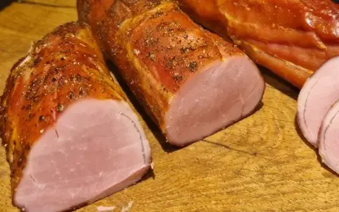 W jakiej temperaturze piec polędwiczki wieprzowe, aby były soczyste?