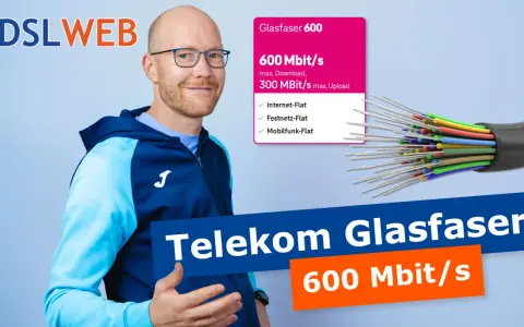 Mann mit Brille wirbt für Telekom Glasfaser 600 Mbit/s. Schnelles Internet für alle.