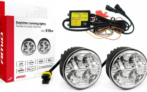 Zestaw świateł do jazdy dziennej AMiO DRL 510HP z modułem sterującym. Jasne światła LED poprawią widoczność i bezpieczeństwo.