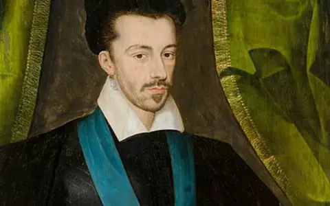 Portret Henryka, króla polskiego, w czarnym stroju z błękitną szarfą i białym kołnierzem.