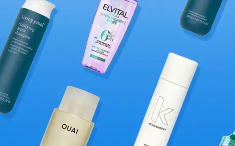 Verschiedene Shampoos und Sprays, die gegen fettige Haare helfen. Darunter Living Proof, L'Oréal Elvital und Kevin Murphy.