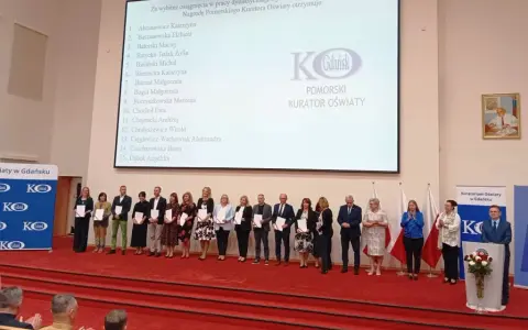 Ile wynosi nagroda kuratora oświaty? Odkryj jej wartość i zasady