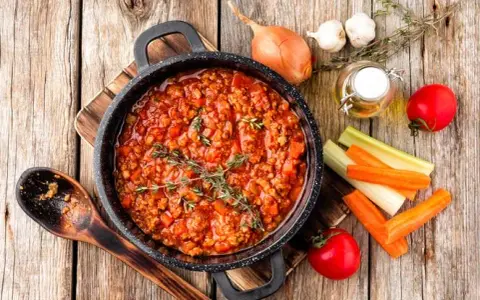 Najlepszy sos pomidorowy do spaghetti - prosty przepis krok po kroku