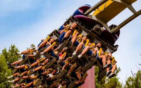 Todo lo que necesitas saber sobre la montaña rusa Tarántula en el parque de atracciones