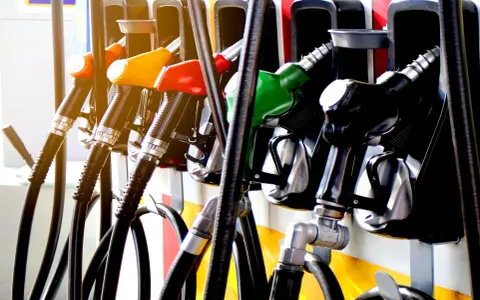 Ile kosztuje diesel (luty 2026)? Aktualne ceny, prognozy i oszczędności