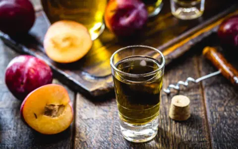 Najlepsze drinki z wódki żurawinowej, które musisz spróbować