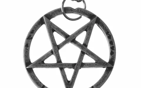 Pentagram naszyjnik znaczenie: odkryj jego głęboką symbolikę i moc