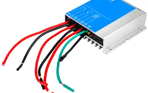 Solar charge controller Volt Polska. Instrukcja po polsku pomoże Ci podłączyć urządzenie do paneli słonecznych i akumulatora.