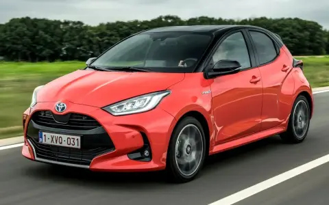 Czy Toyota Yaris Hybrid to dobry wybór? Zobacz zalety i wady