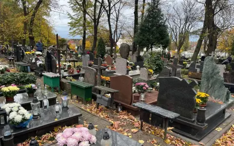 Jak znaleźć grób w Łodzi? Wyszukiwarki i praktyczne wskazówki