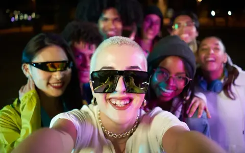 Jak zorganizować imprezę w stylu lat 70.? Disco, hippie, PRL!