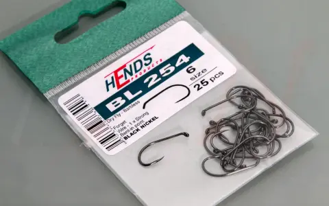 Haczyki muchowe Hends BL 254, rozmiar 6, 25 sztuk. Czarne, bezzadziorowe, do suchej muchy.