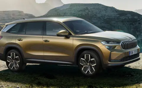 Złoty Skoda Kodiaq na tle górskich krajobrazów. Sprawdź aktualną Skoda Kodiaq cenę i odkryj przygodę!