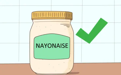 Un pot de mayonnaise avec une coche verte. Une bonne idée pour savoir par quoi remplacer la mayonnaise.