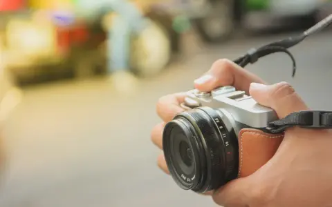 Lustrzanka czy bezlusterkowiec? Poznaj różnice i wybierz mądrze