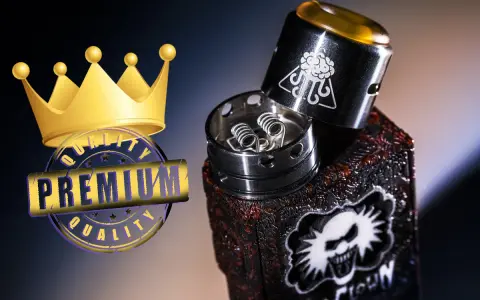 Vaper mod de alta calidad con calavera y corona dorada.