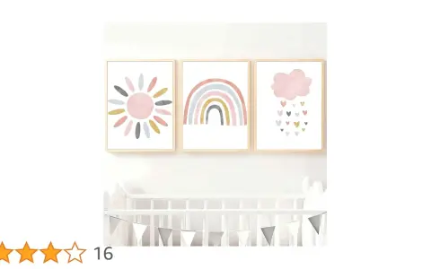 Tres lienzos infantiles con un sol, un arcoíris y una nube con corazones.