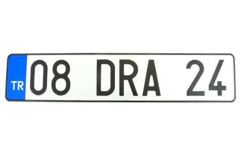 Tablice rejestracyjne TR, czyli z Turcji, z numerem 08 DRA 24.