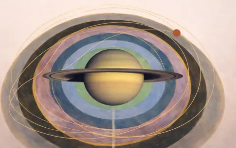 Saturno en astrología, representado con sus anillos, rodeado de órbitas concéntricas de colores y líneas doradas.