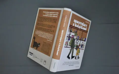 Książka "Spacerujący z książkami" Carstena Henna. Opowieść o tym, jak leczenie muzyką i książkami wpływa na ludzi.