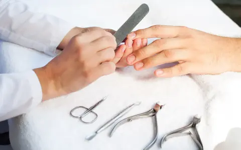 Czy on lubi Twoje paznokcie? Poznaj męskie sekrety manicure!
