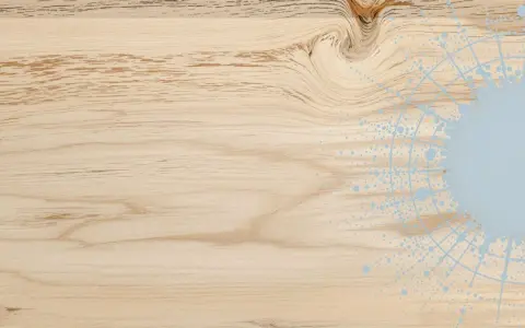 Texture de bois clair avec un motif abstrait bleu clair rappelant un saturateur bois intérieur.