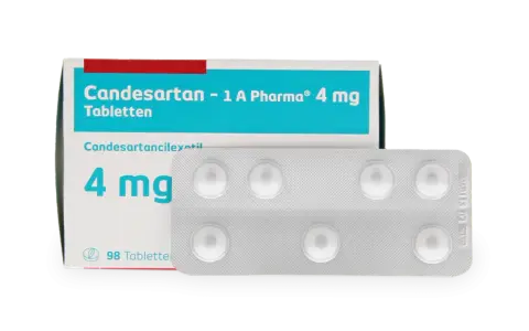 Opakowanie leku Candesartan 4 mg, zawierające 98 tabletek w blistrze. Stosowany w leczeniu nadciśnienia.