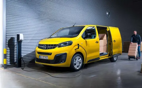 Opel Vivaro: Pojemność baku (70-100L), AdBlue i baterii Vivaro-e