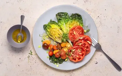 Insalata Pomodori e Lattuga: Ricette e Segreti per un Piatto Perfetto