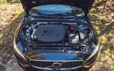 Volvo V60: Jaki silnik wybrać? Poradnik eksperta (benzyna, diesel, PHEV)
