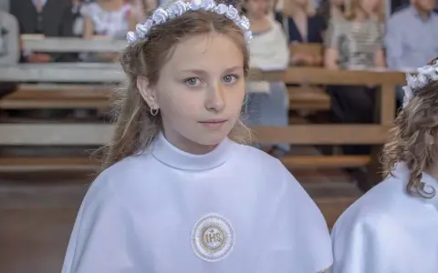 Ile bierze fotograf za komunię? Poznaj ceny i ukryte koszty